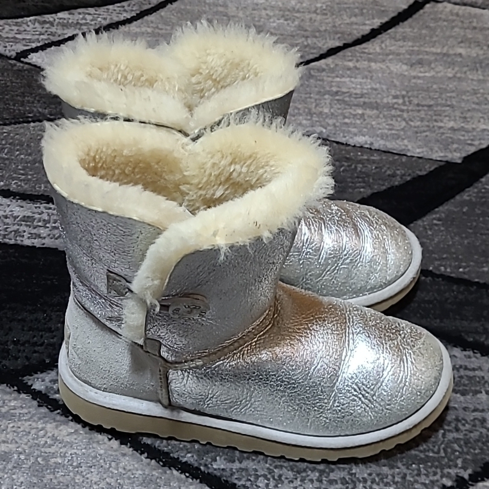UGG LIMITED EDITION METALLIC SLIVER BAILEY BUTTON CLASSIC SHORT BOOTS